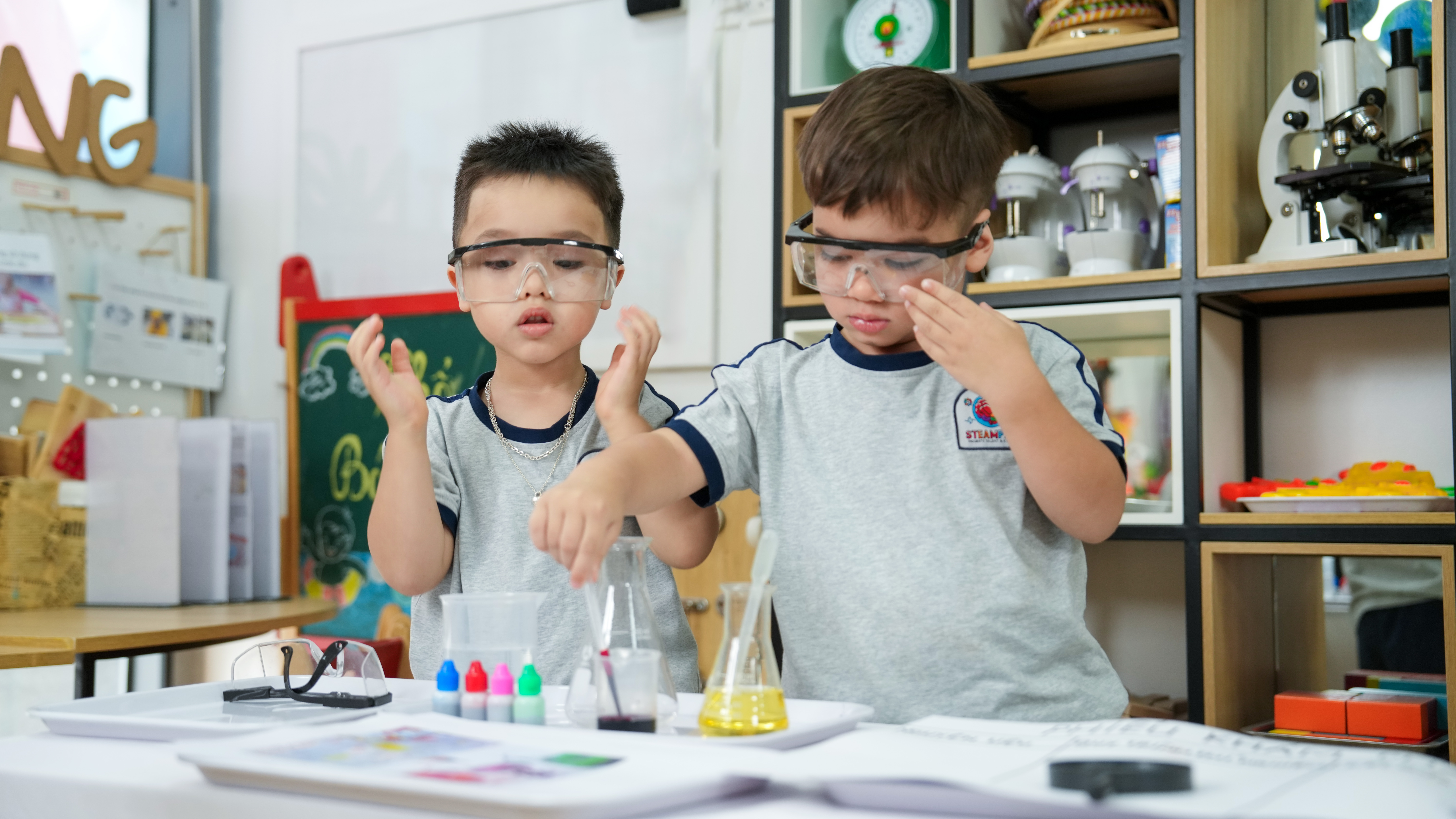 mầm non và nhà trẻ có gì khác nhau