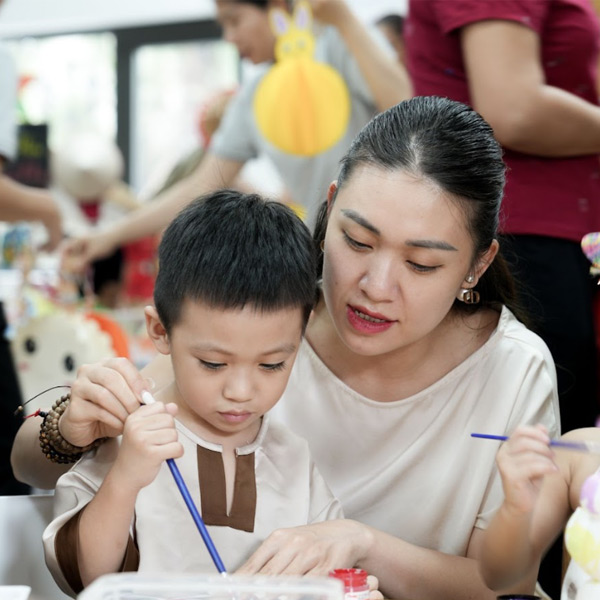 Chị Thu Hoàng