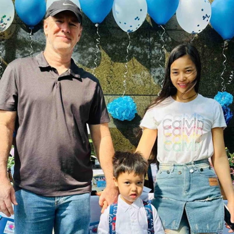 Bố mẹ bé Don Bùi